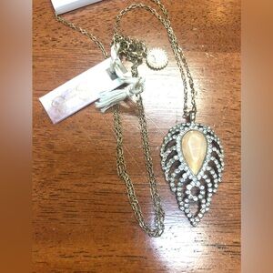 Rhinestone Feather Pendant Necklace with Peach Stone